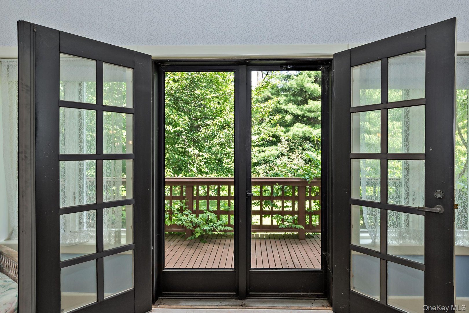 99 Moseman Avenue Photo 32