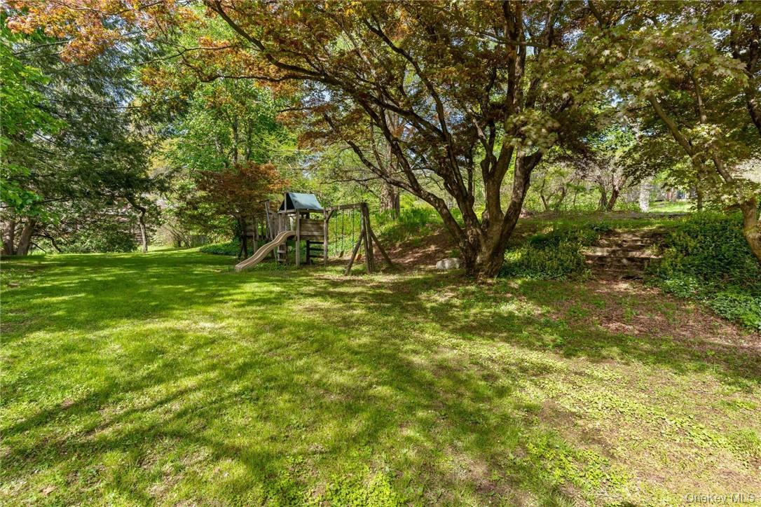 99 Moseman Avenue Photo 30