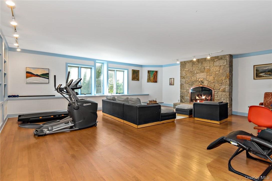 99 Moseman Avenue Photo 34