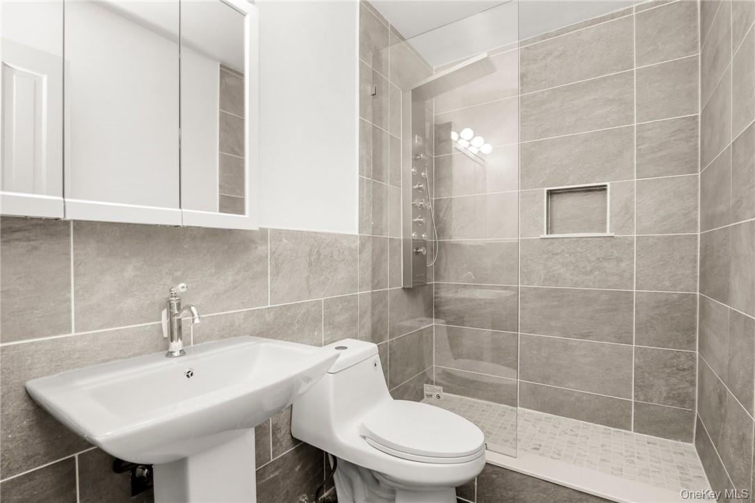 99 Moseman Avenue Photo 40