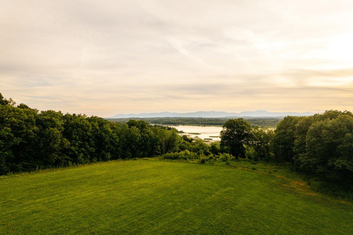 6881 Rod And Gun Road Photo 4