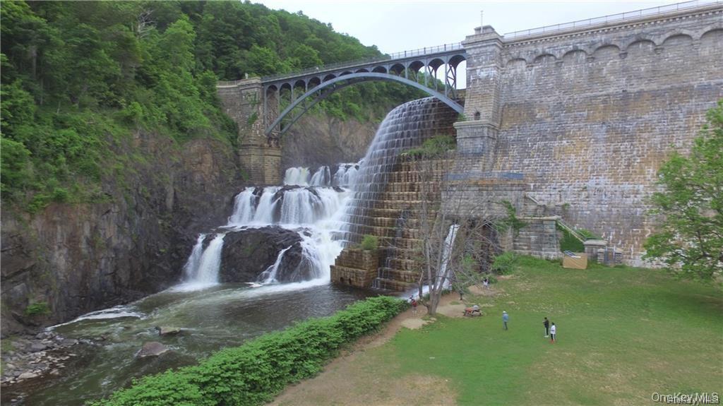 155 Grand Street Photo 26