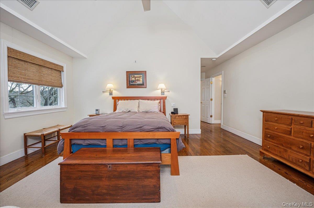 24 Kent Avenue Photo 23