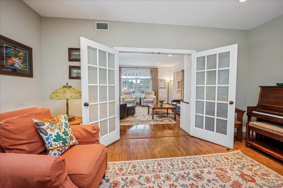 24 Kent Avenue Photo 9