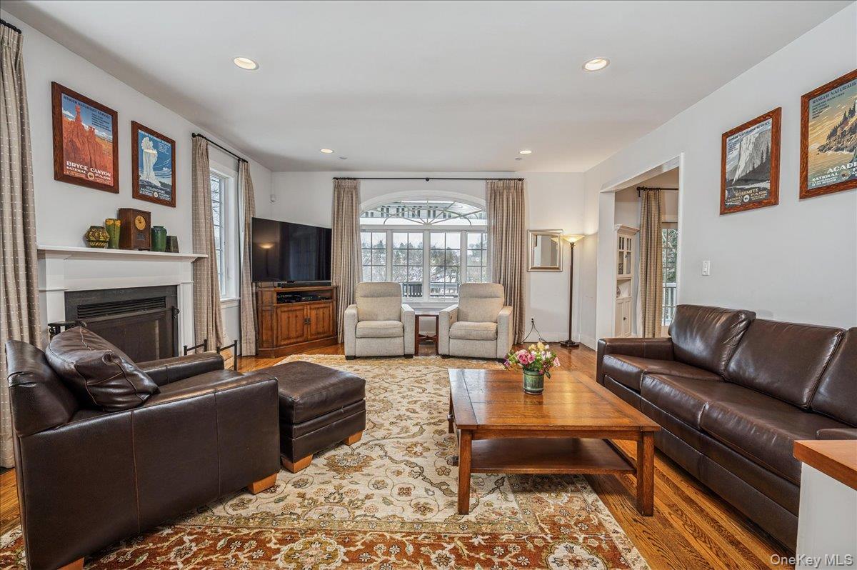 24 Kent Avenue Photo 10