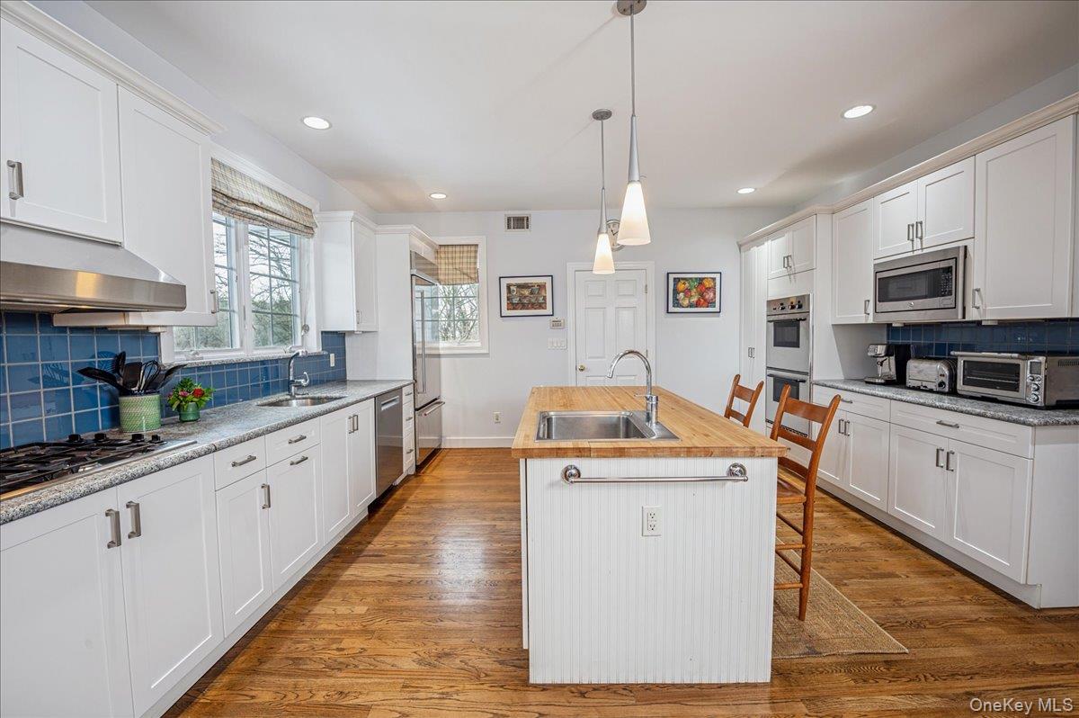 24 Kent Avenue Photo 19