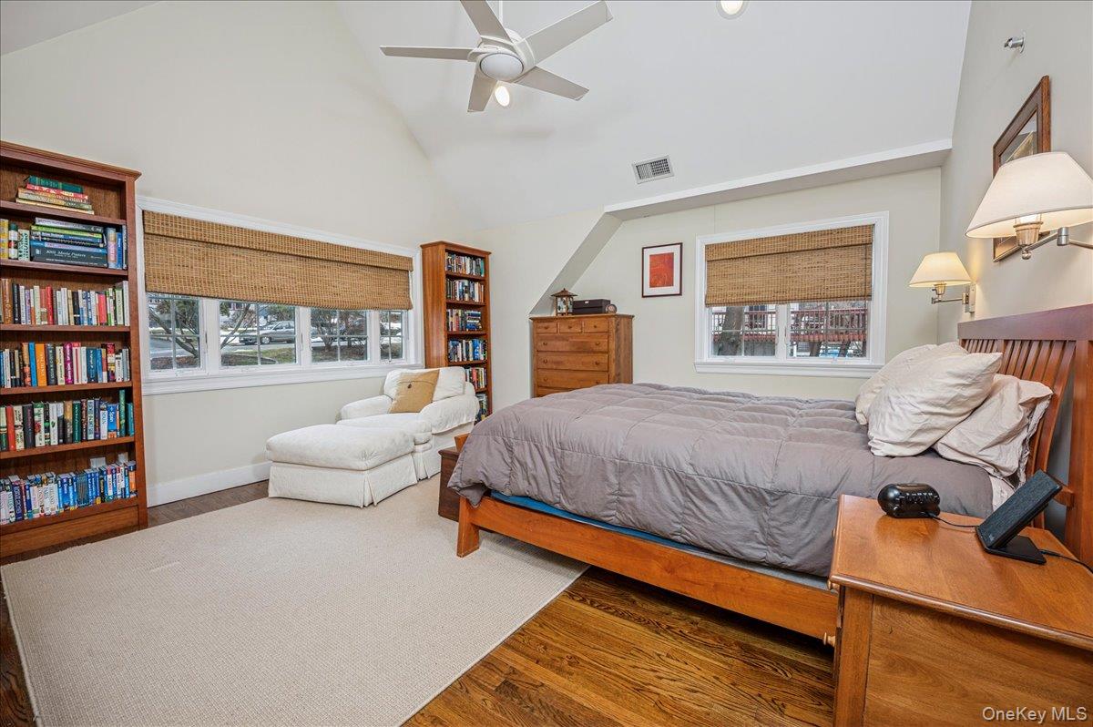 24 Kent Avenue Photo 22