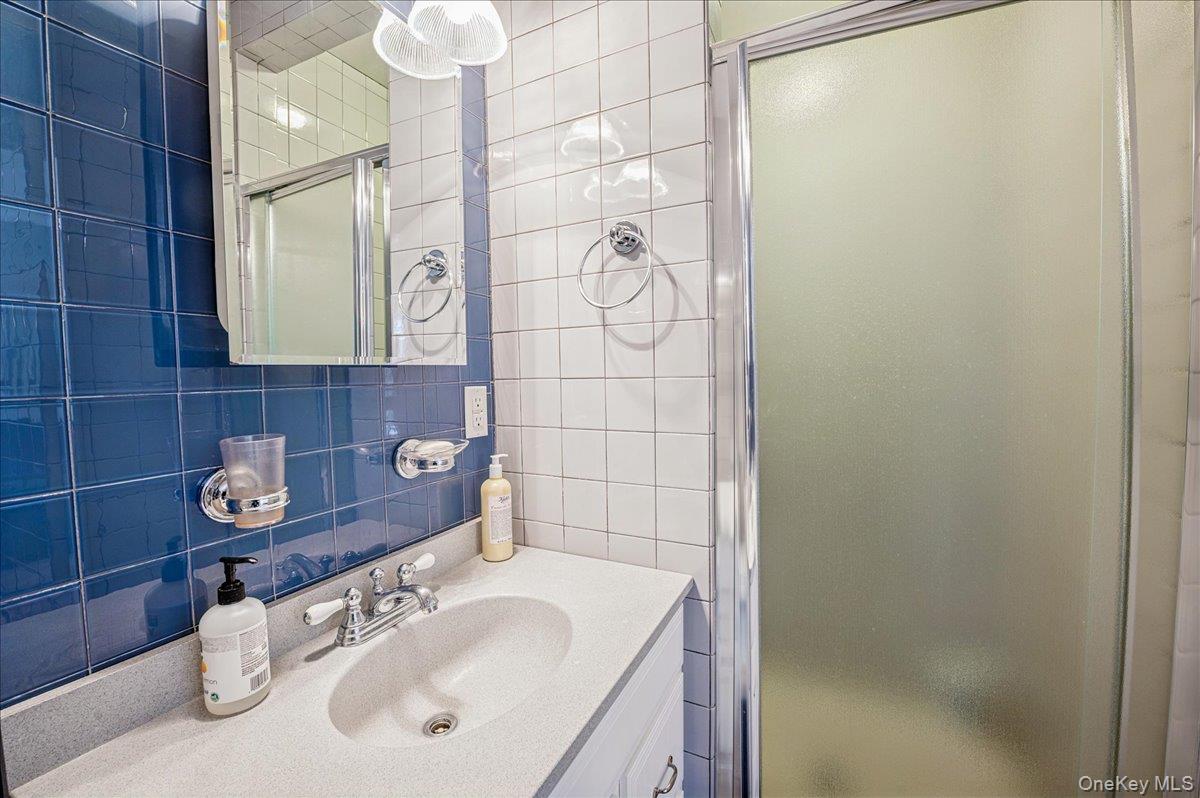 24 Kent Avenue Photo 32