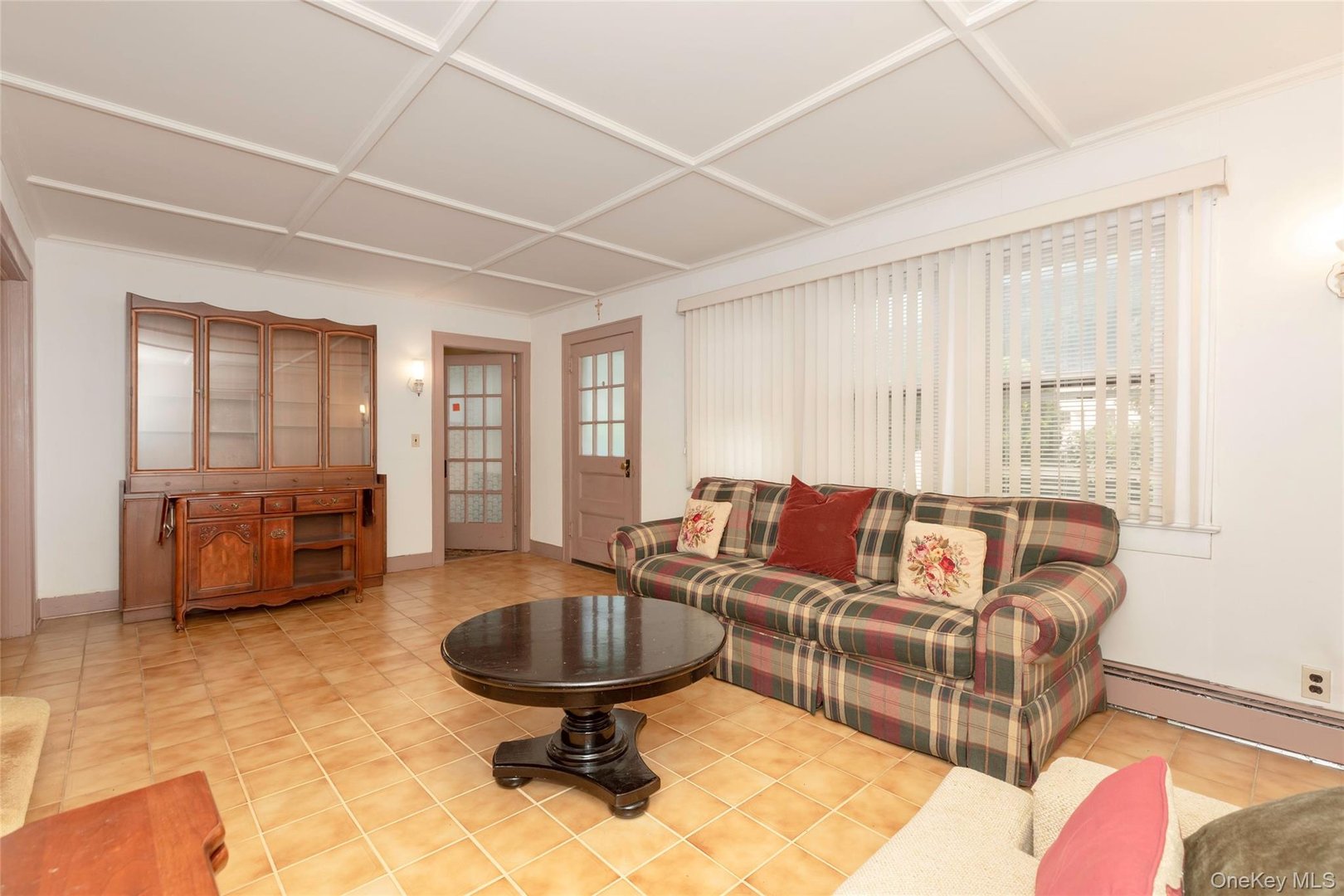 531 1/2 Willett Avenue Photo 4