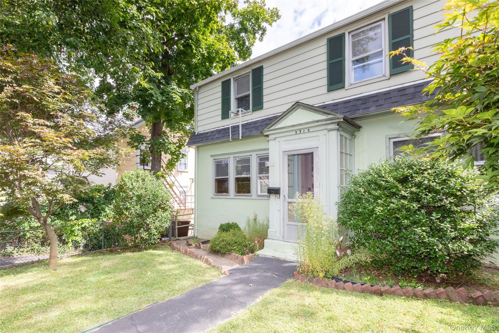 531 1/2 Willett Avenue Photo 1