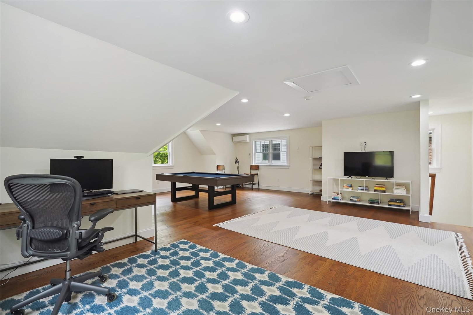 2 Bluestone Lane Photo 14