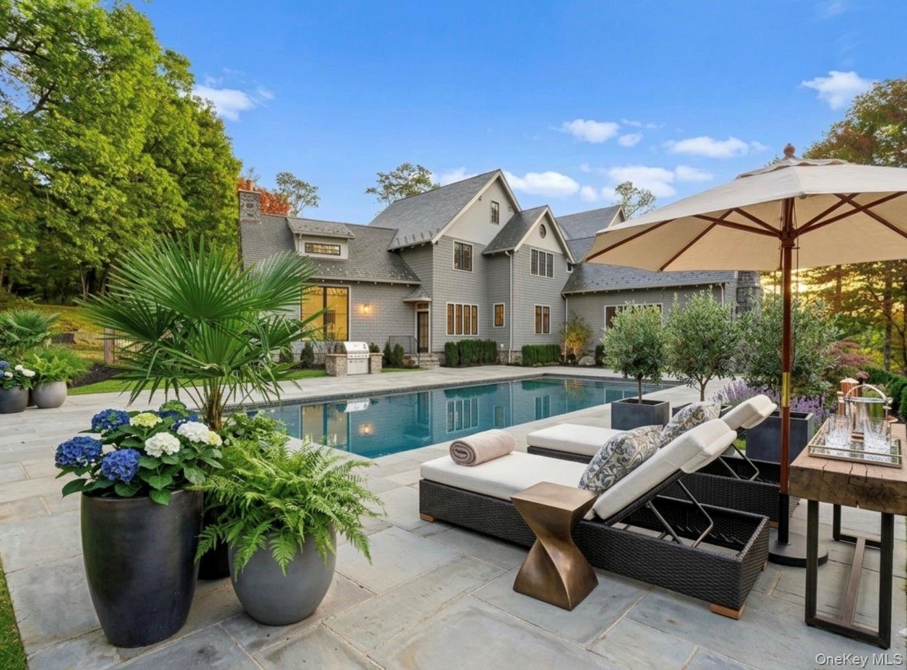 2 Barry Court Photo 1