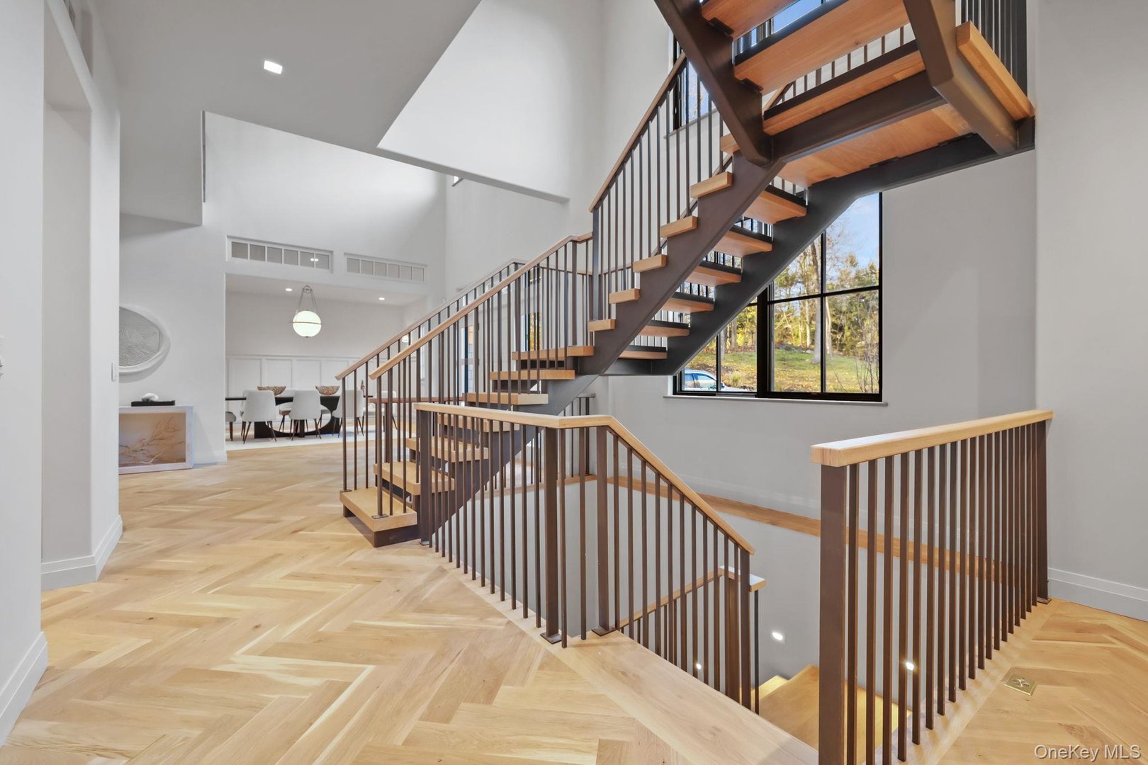 2 Barry Court Photo 4