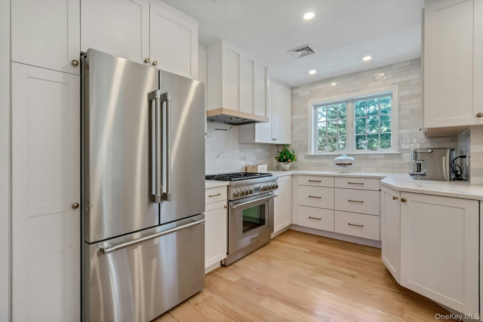 88 Marion Drive Photo 10