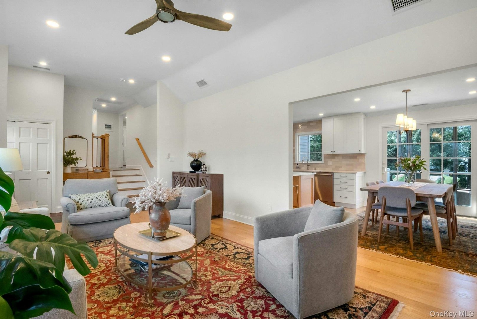 88 Marion Drive Photo 6