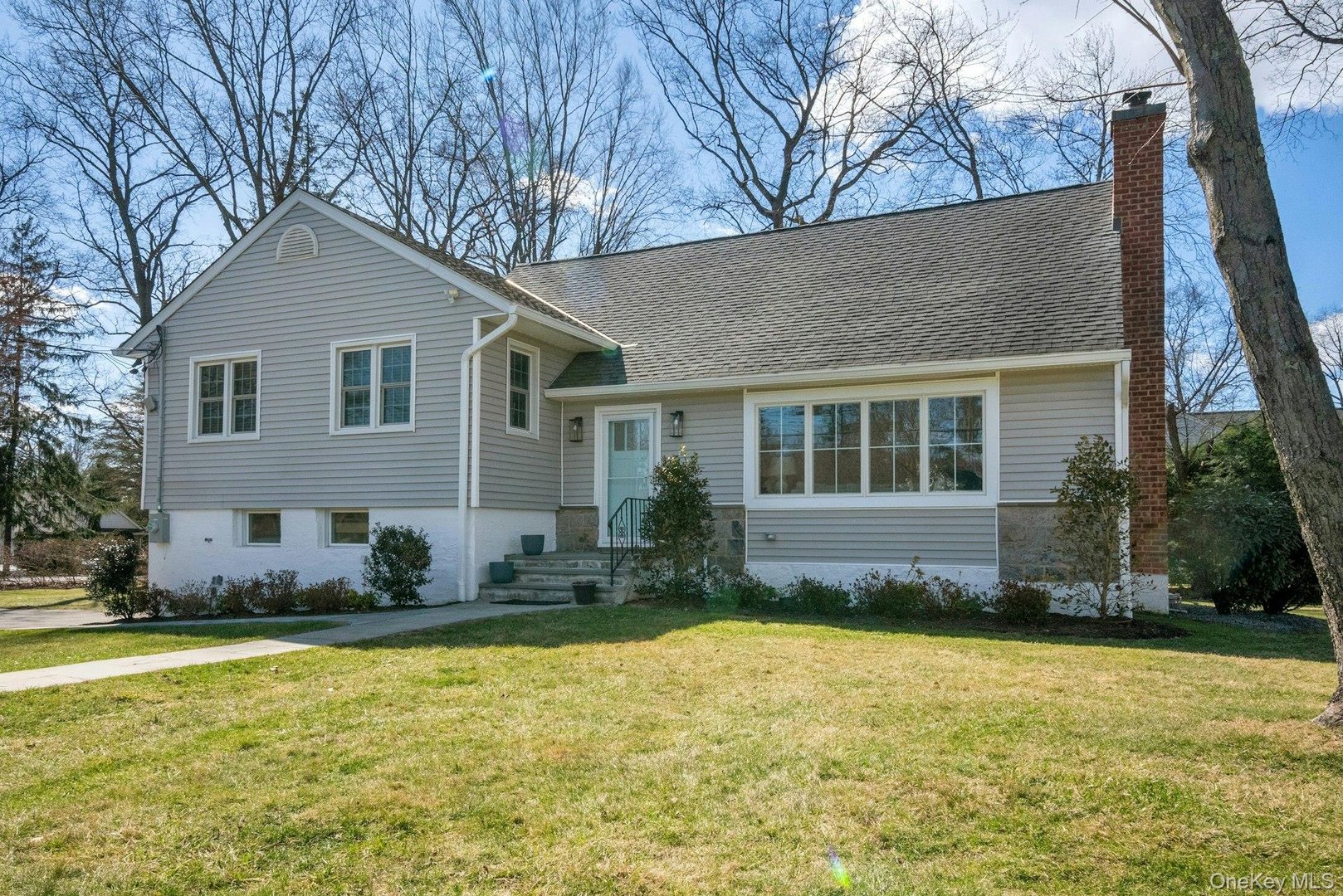 88 Marion Drive Photo 2