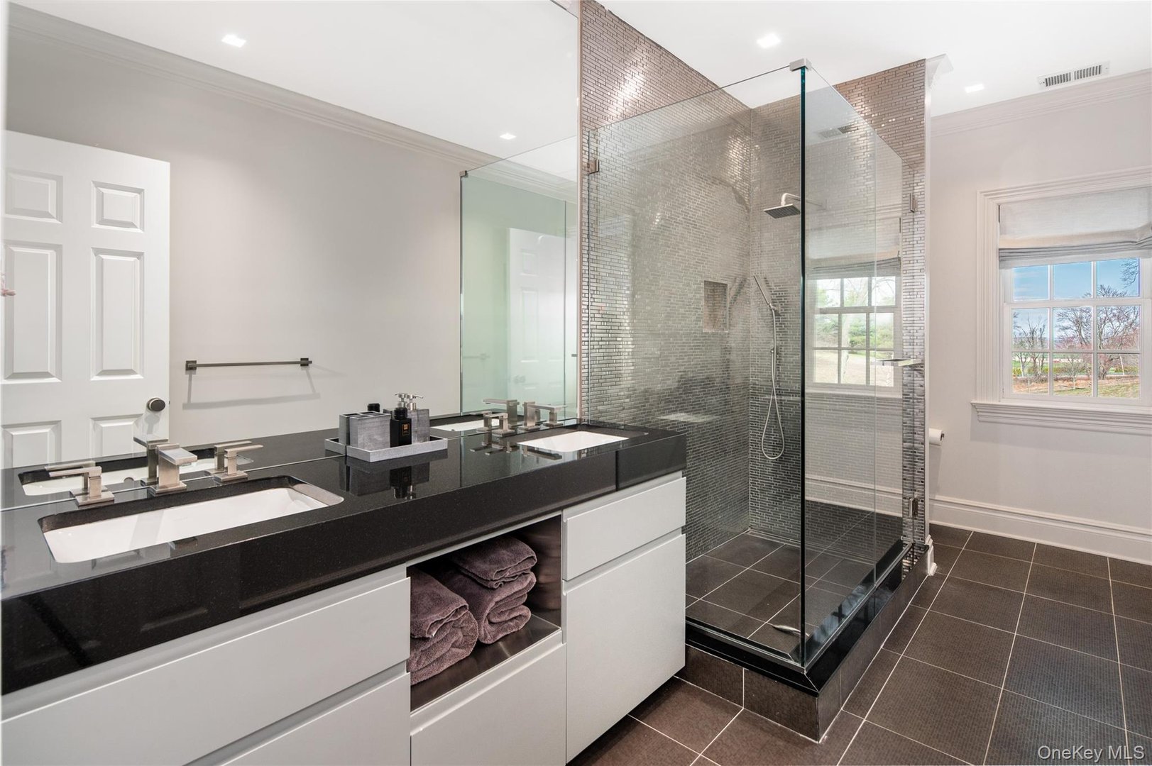 86 Sheather Road Photo 37