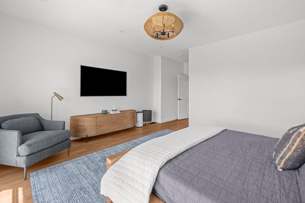 1 Confidential Avenue Photo 14