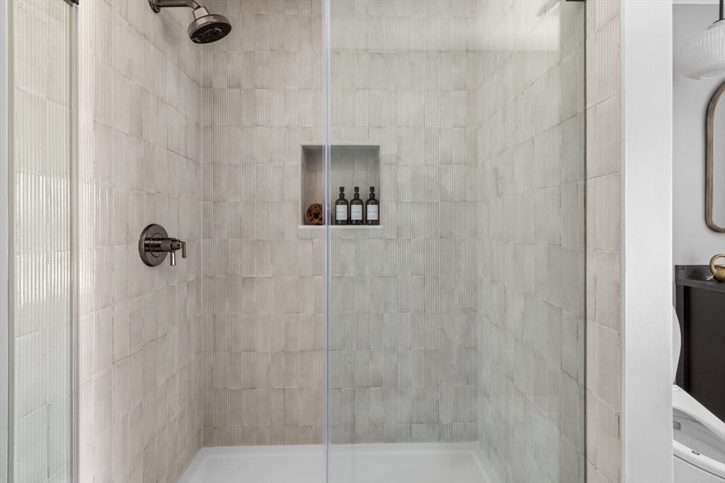 1 Confidential Avenue Photo 32