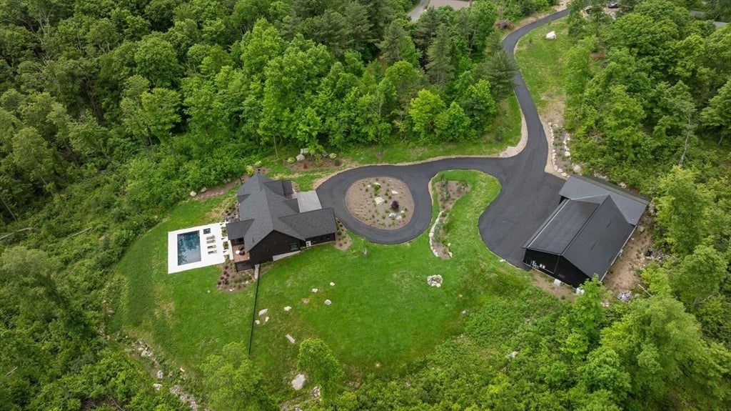 1 Confidential Avenue Photo 41