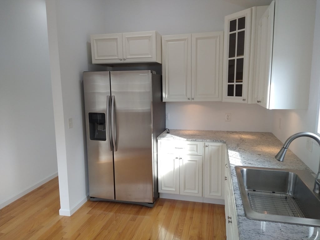 26 Russell St  #A-B Photo 14