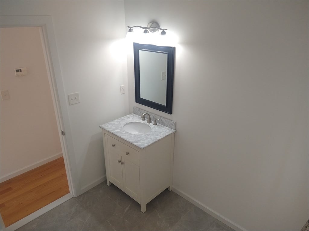 26 Russell St  #A-B Photo 16