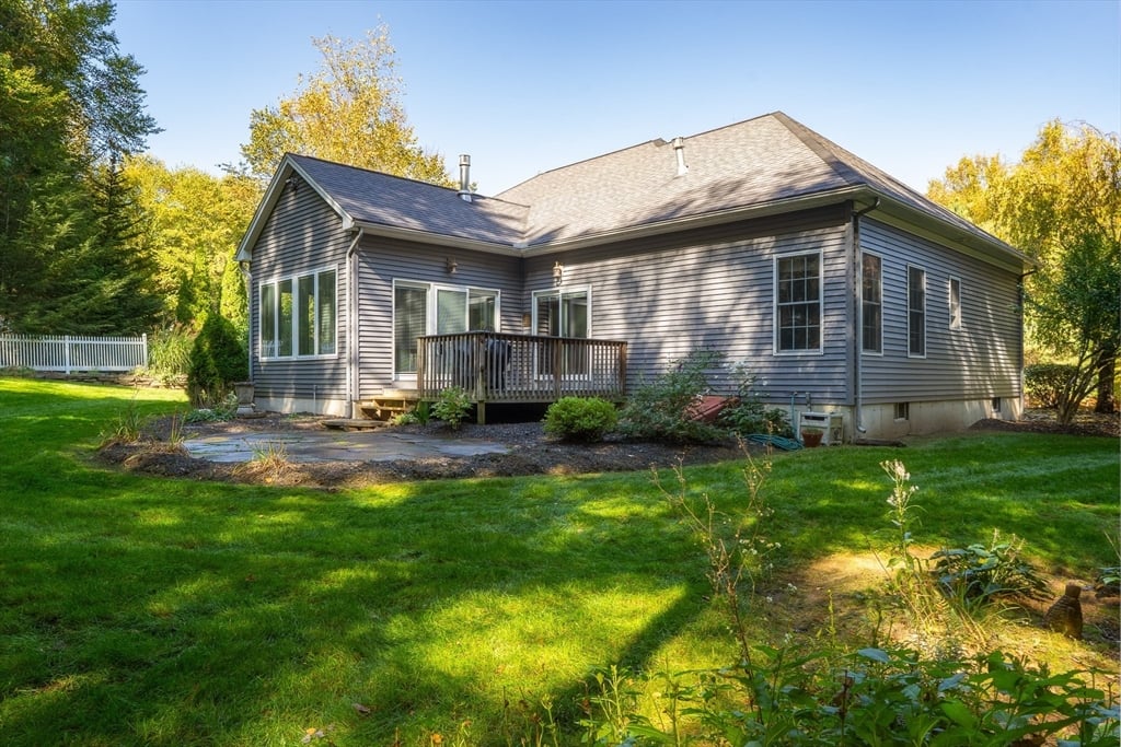 10 Golden Cir Photo 28