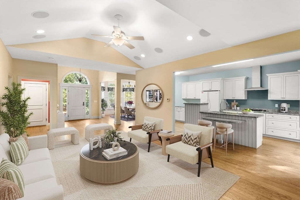 10 Golden Cir Photo 4