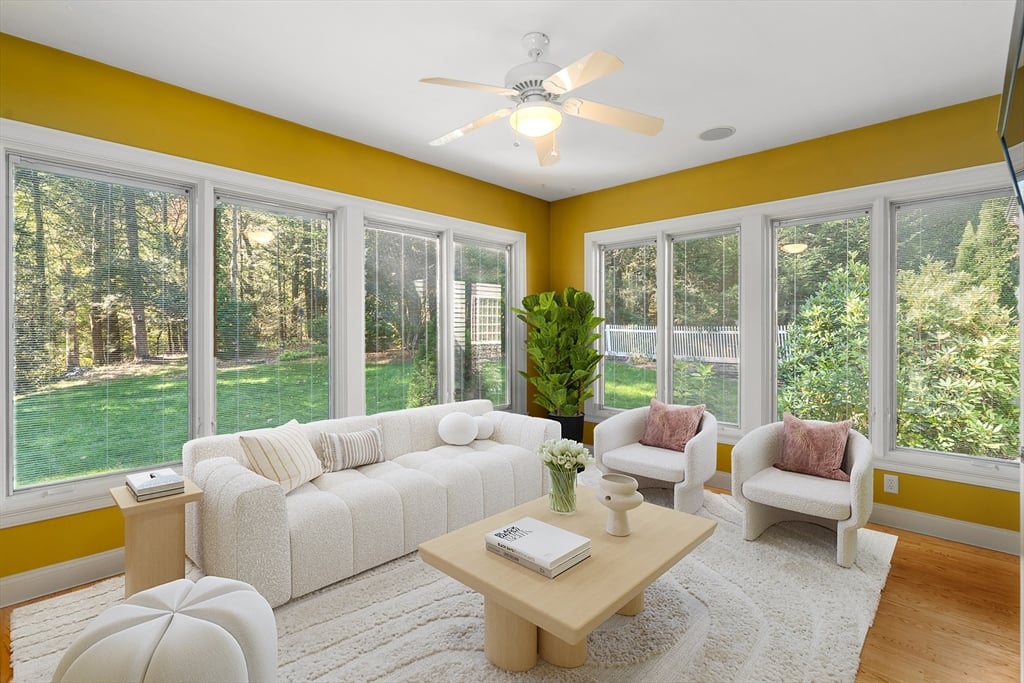 10 Golden Cir Photo 7