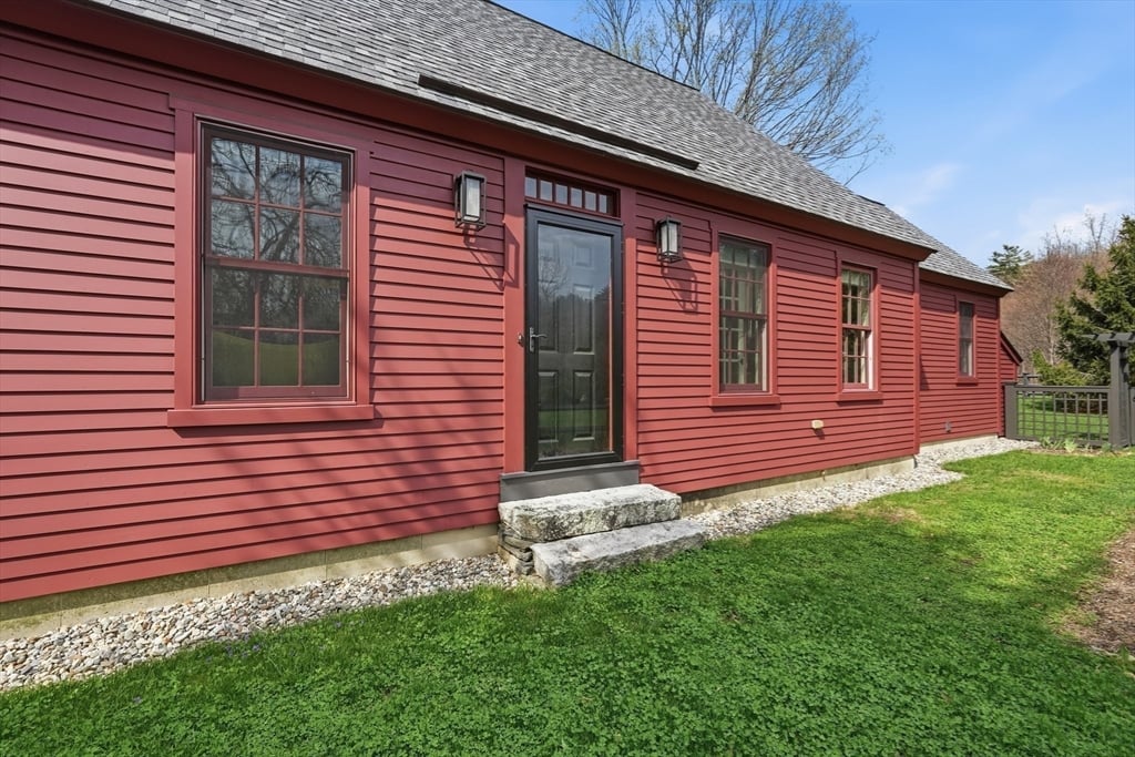 281 Leverett Rd Photo 37