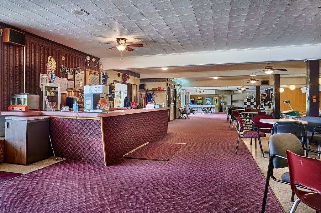 74 College Hwy Photo 16