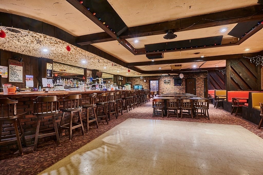 74 College Hwy Photo 36