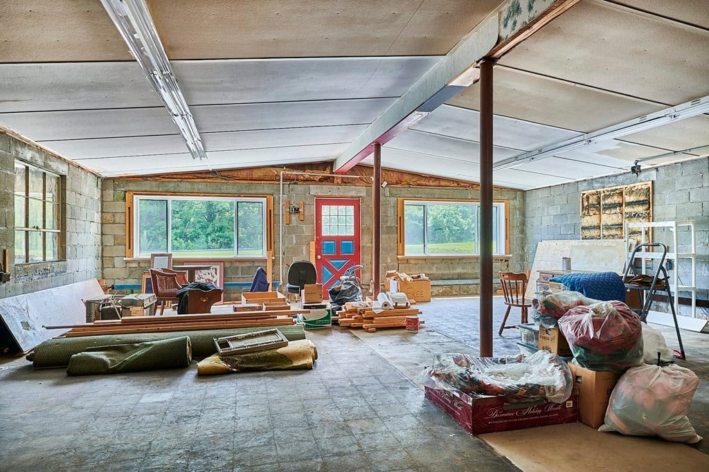 74 College Hwy Photo 34