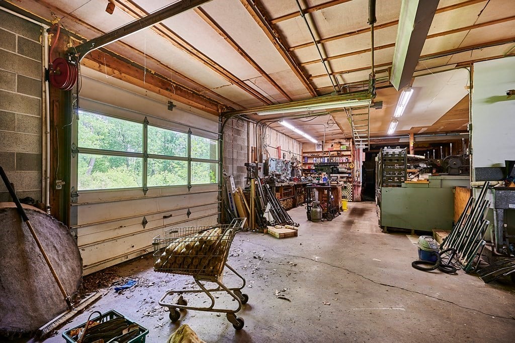 74 College Hwy Photo 30