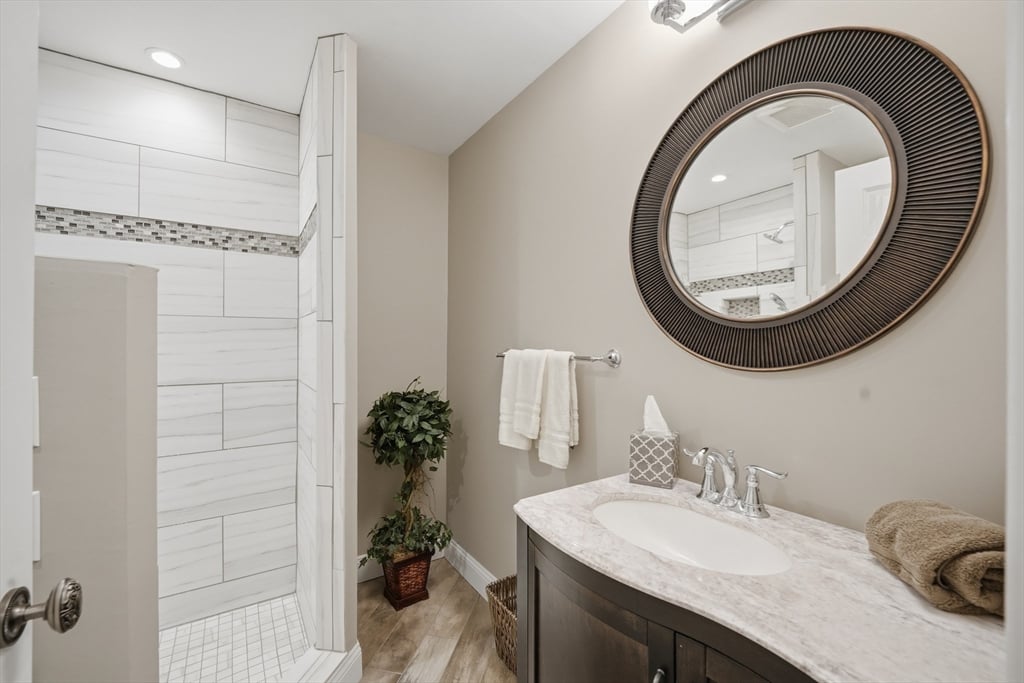 16 Falcon Heights Photo 33