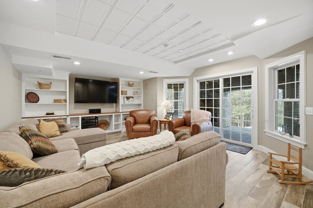 16 Falcon Heights Photo 32