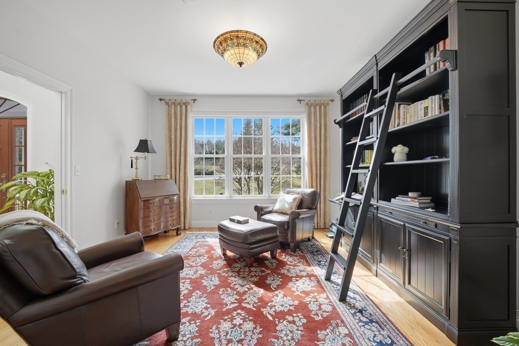 16 Falcon Heights Photo 17