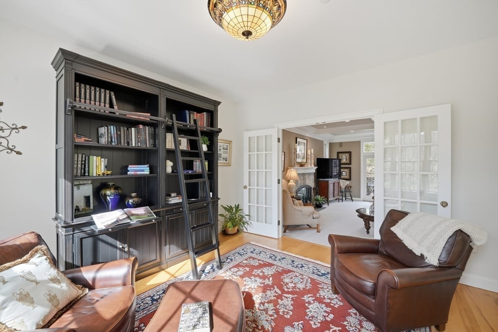 16 Falcon Heights Photo 18