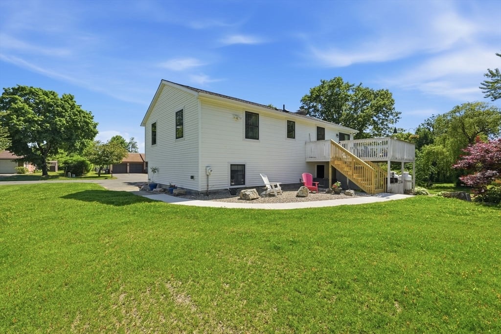 17 Captain Lathrop Dr Photo 29