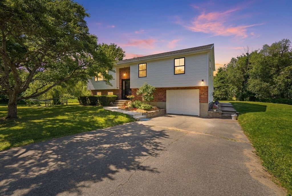 17 Captain Lathrop Dr Photo 37