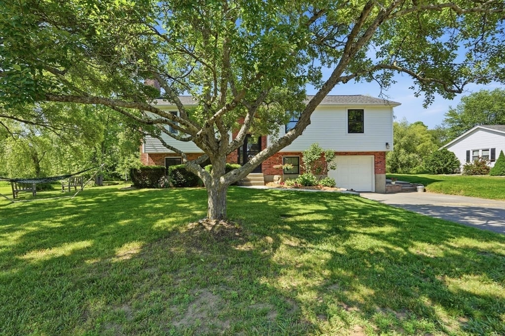 17 Captain Lathrop Dr Photo 2