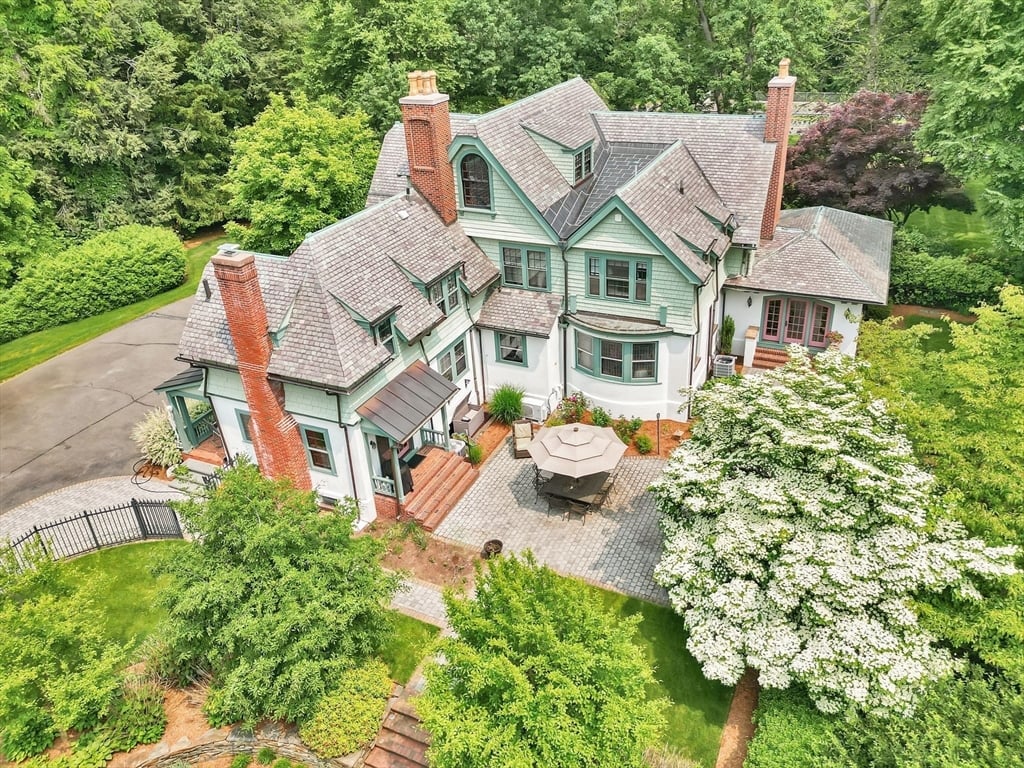 135 Forest Glen Rd Photo 2