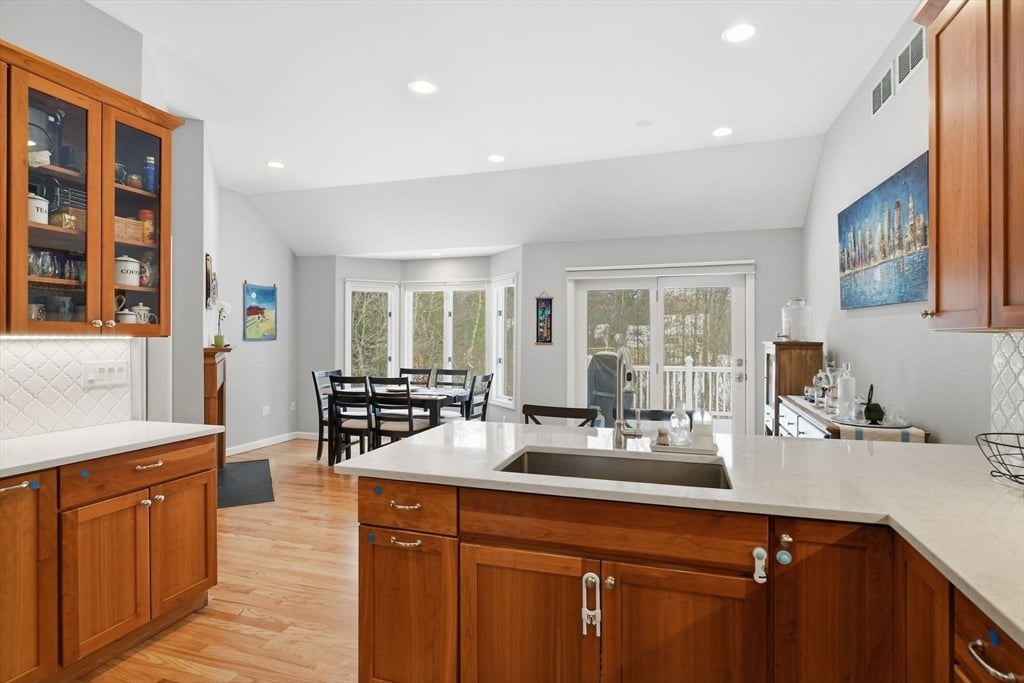 6 Shattuck Road Photo 18