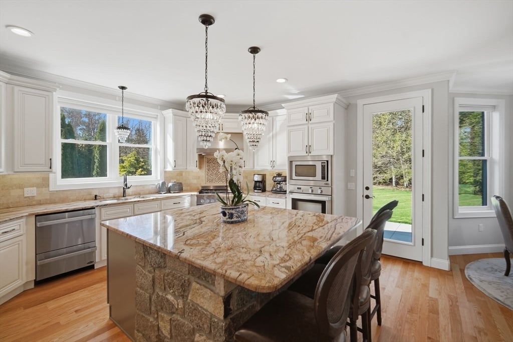 9 Nicholas Ln Photo 17