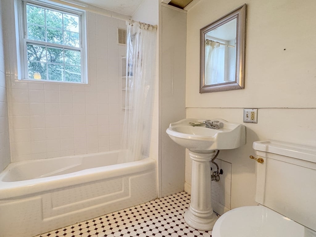 237 Birnam Road Photo 27