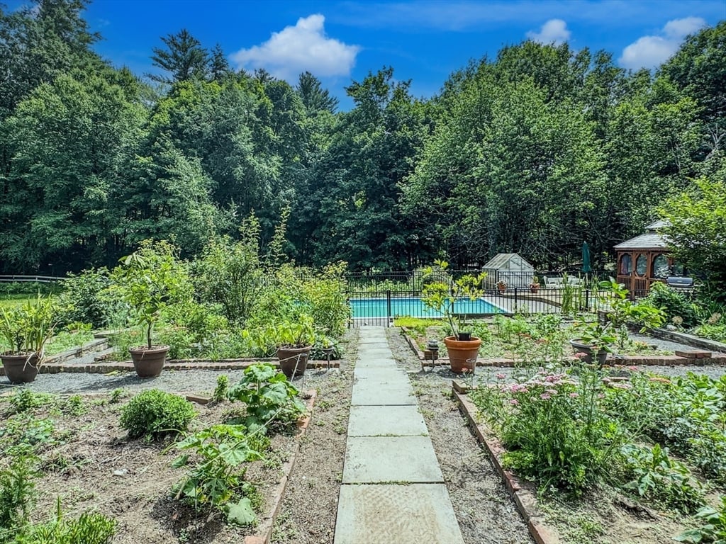 237 Birnam Road Photo 34