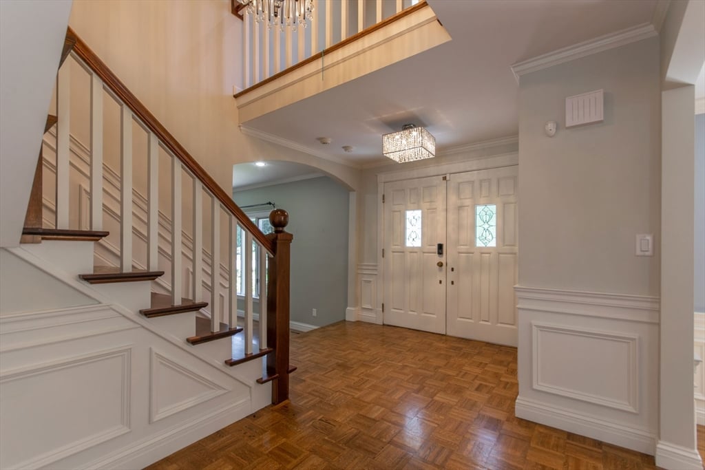 591 Pinewood Dr Photo 3