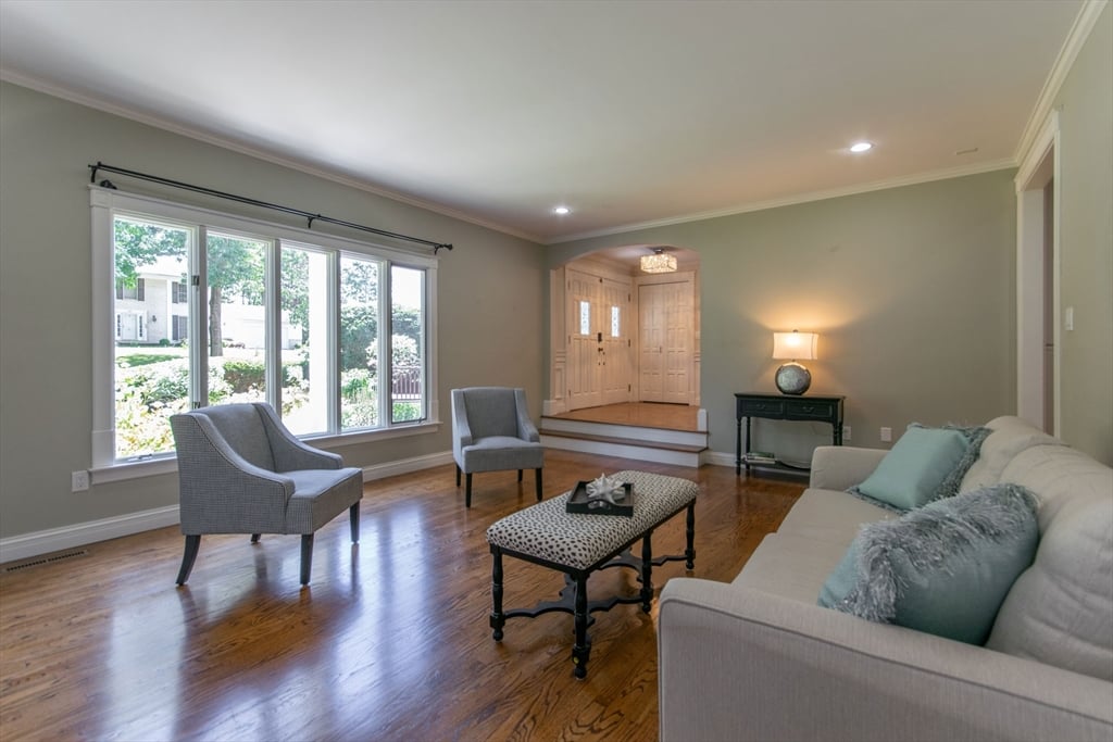 591 Pinewood Dr Photo 6