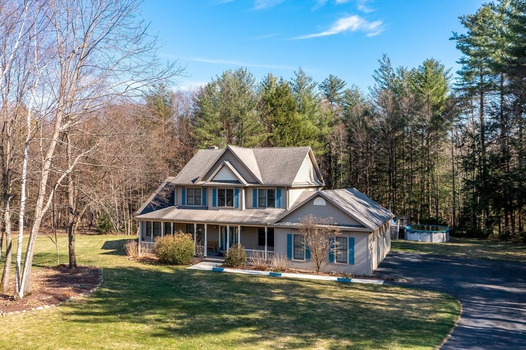 12 Golden Cir Photo 1