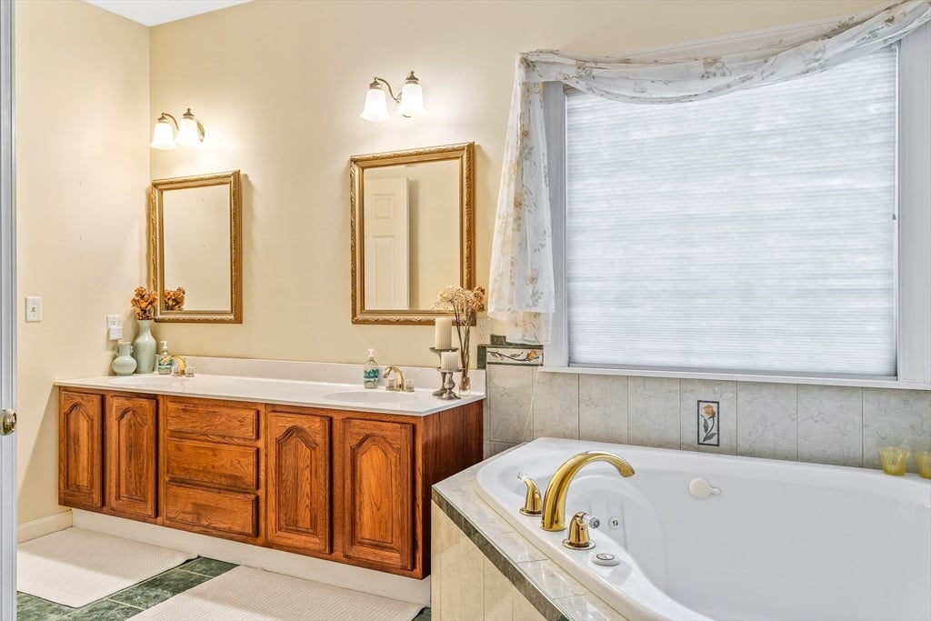 12 Golden Cir Photo 27